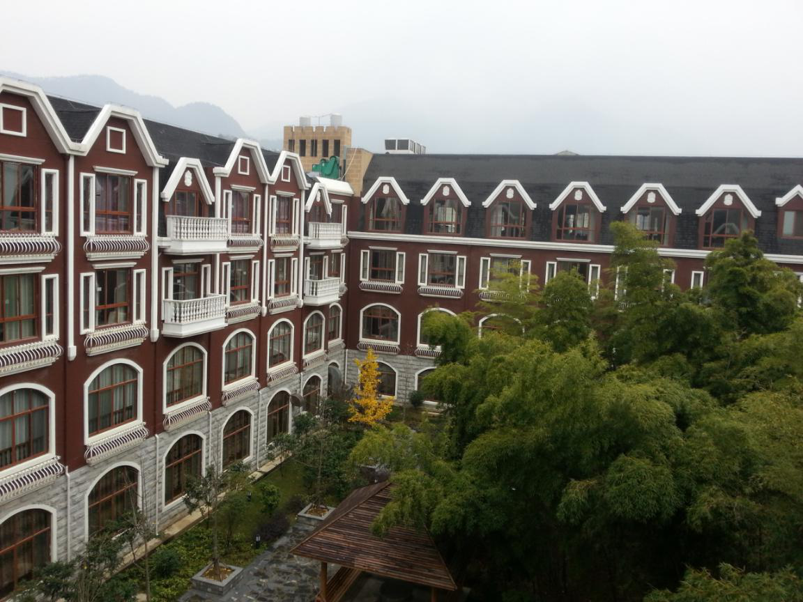 外墻穿套線(xiàn)條